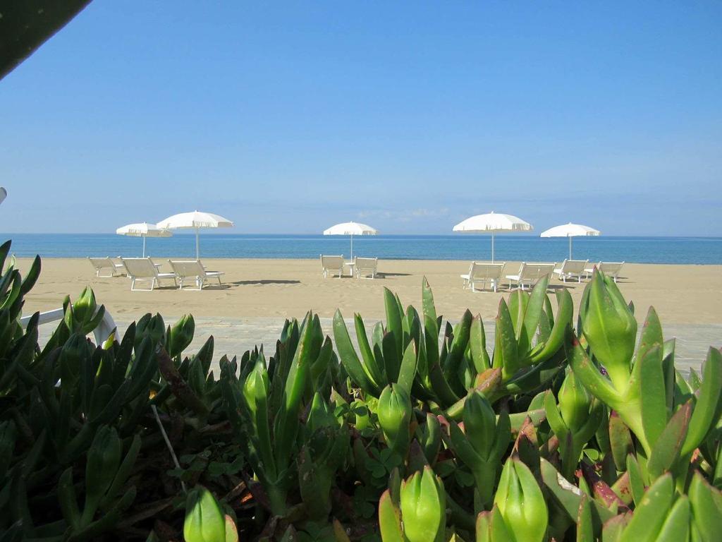 Hotel Schuhmann Paestum Exterior foto